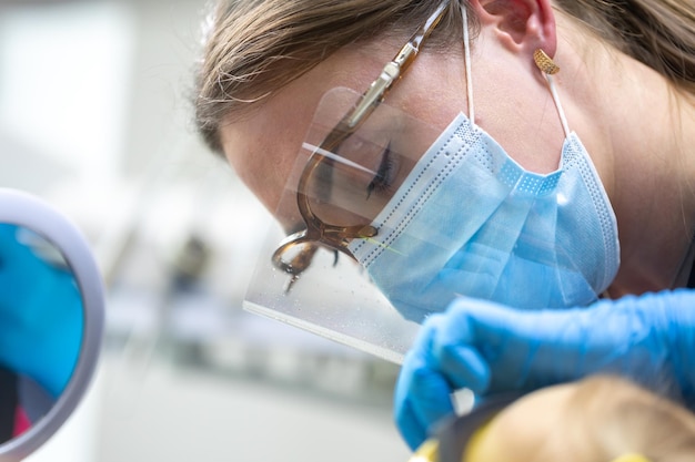 Zastosowanie klejów stomatologicznych w nowoczesnej praktyce dentystycznej